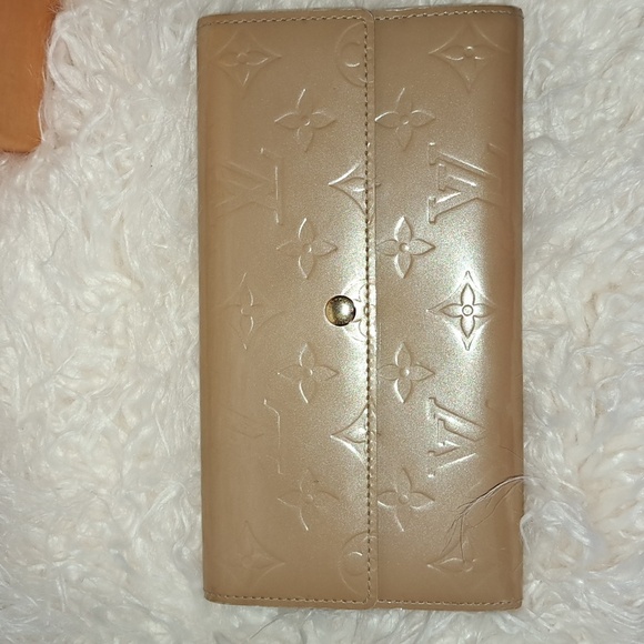 Louis Vuitton Vernis Sarah Wallet EUC - Picture 15 of 17
